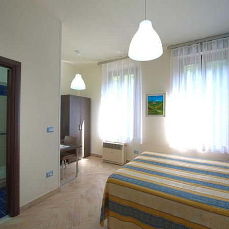Hotel Moderno Сиена Экстерьер фото